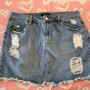 Forever 21 size 1X jean skirt.